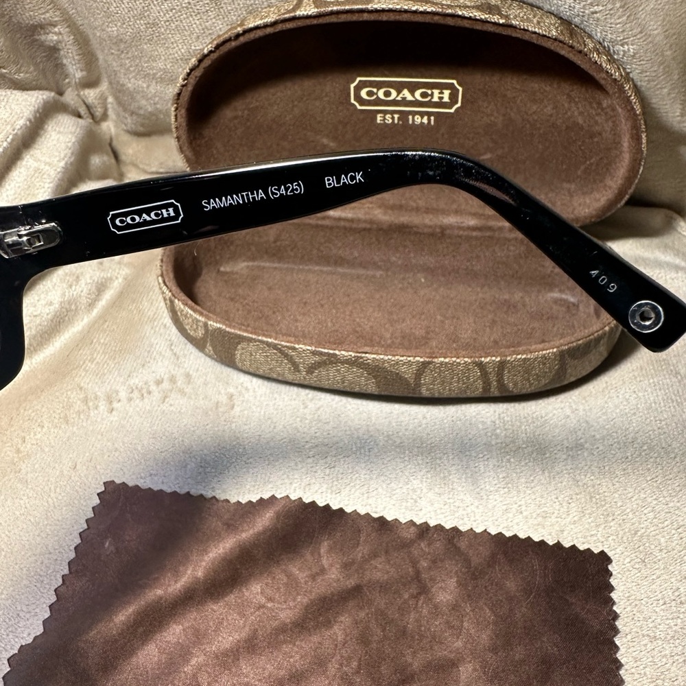 Coach Elegant Black Sunglasses - Picture 3 of 5